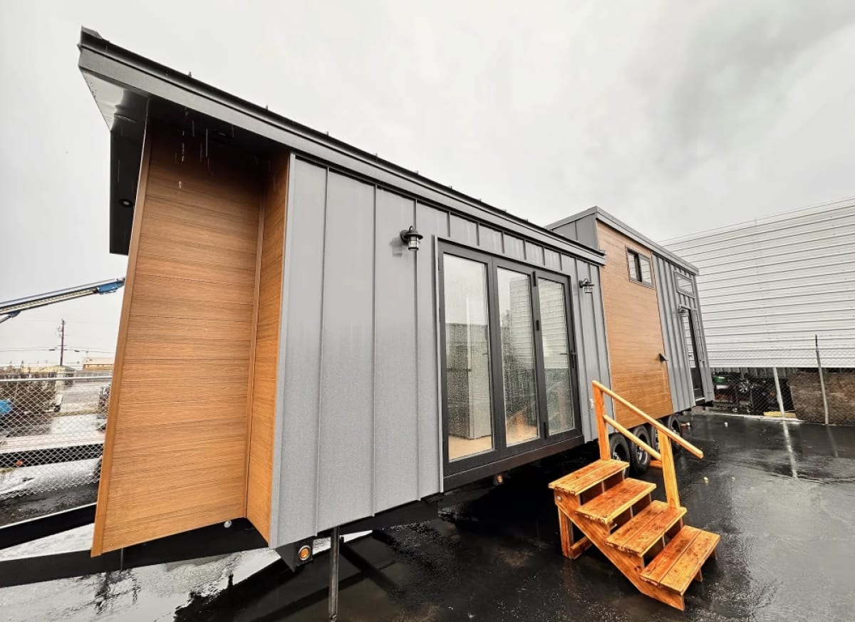 400-Square-Foot Tiny Home Proves Small Can Still Be Spacious - Image 4