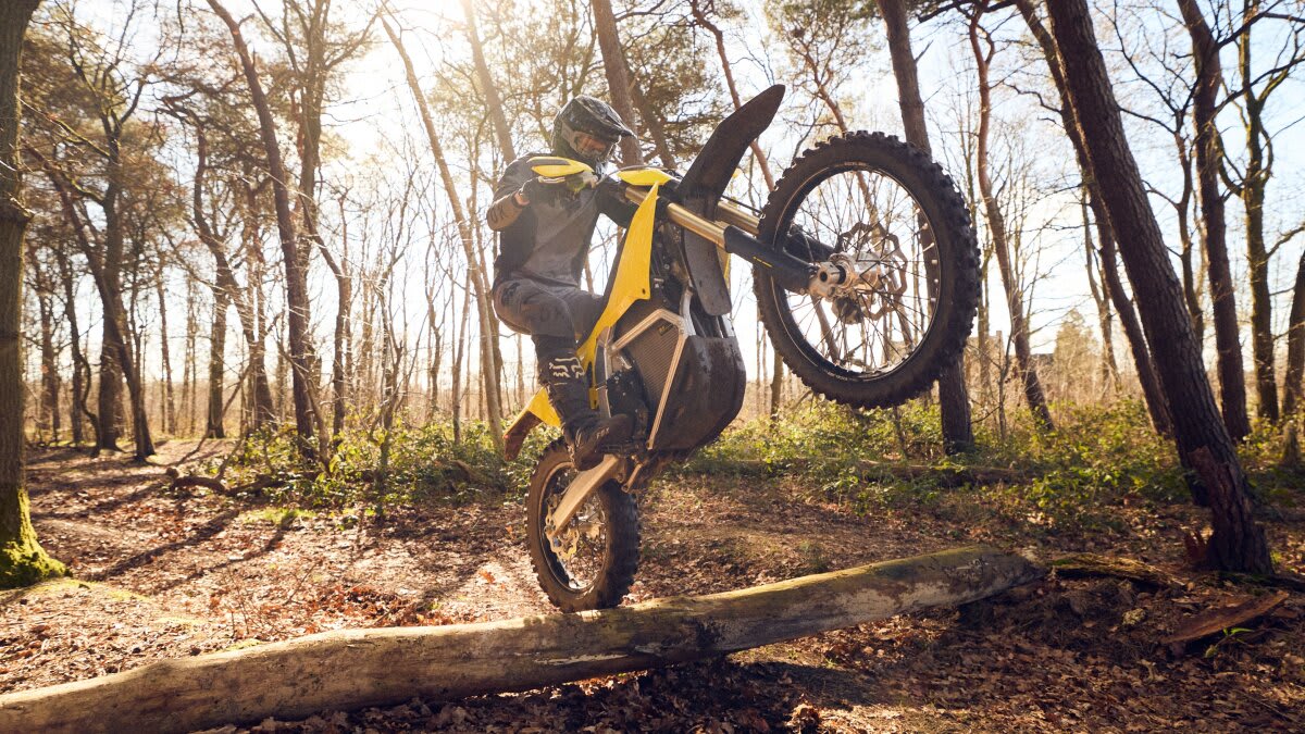 Dutch Startup's Electric Dirt Bike Swaps Batteries in 30 Seconds - Image 2