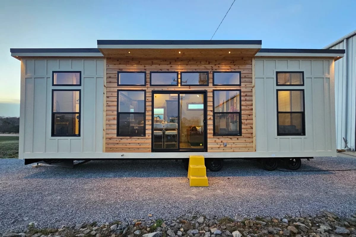 400-Square-Foot Tiny House Feels Like a Real Apartment - Image 3