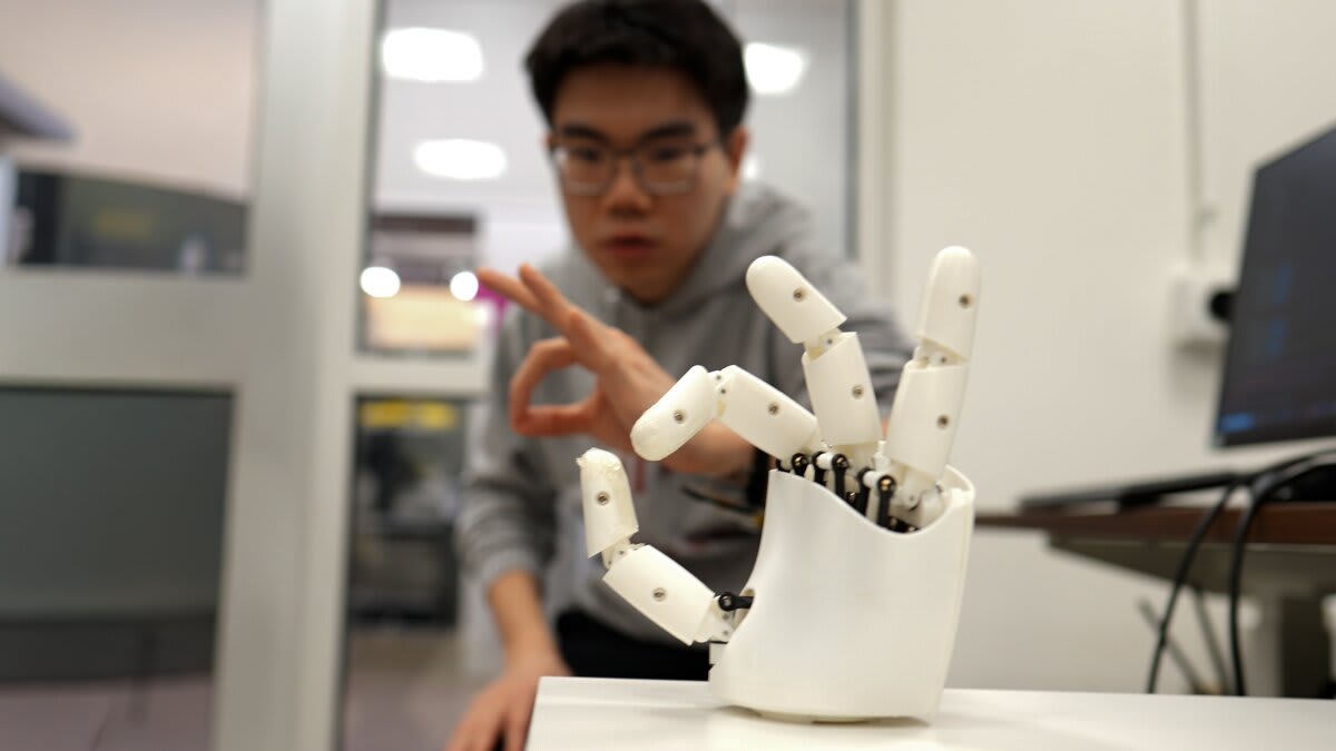 MIT's Ultrasound Wristband Reads Hand Movements in Real-Time - Image 2