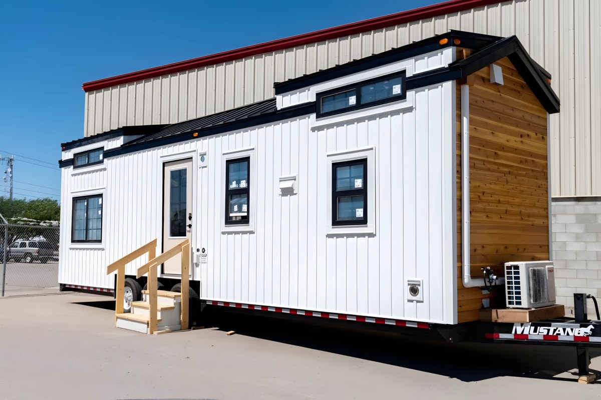 Canadian Tiny Home Fits Family of Four in 423 Square Feet - Image 4