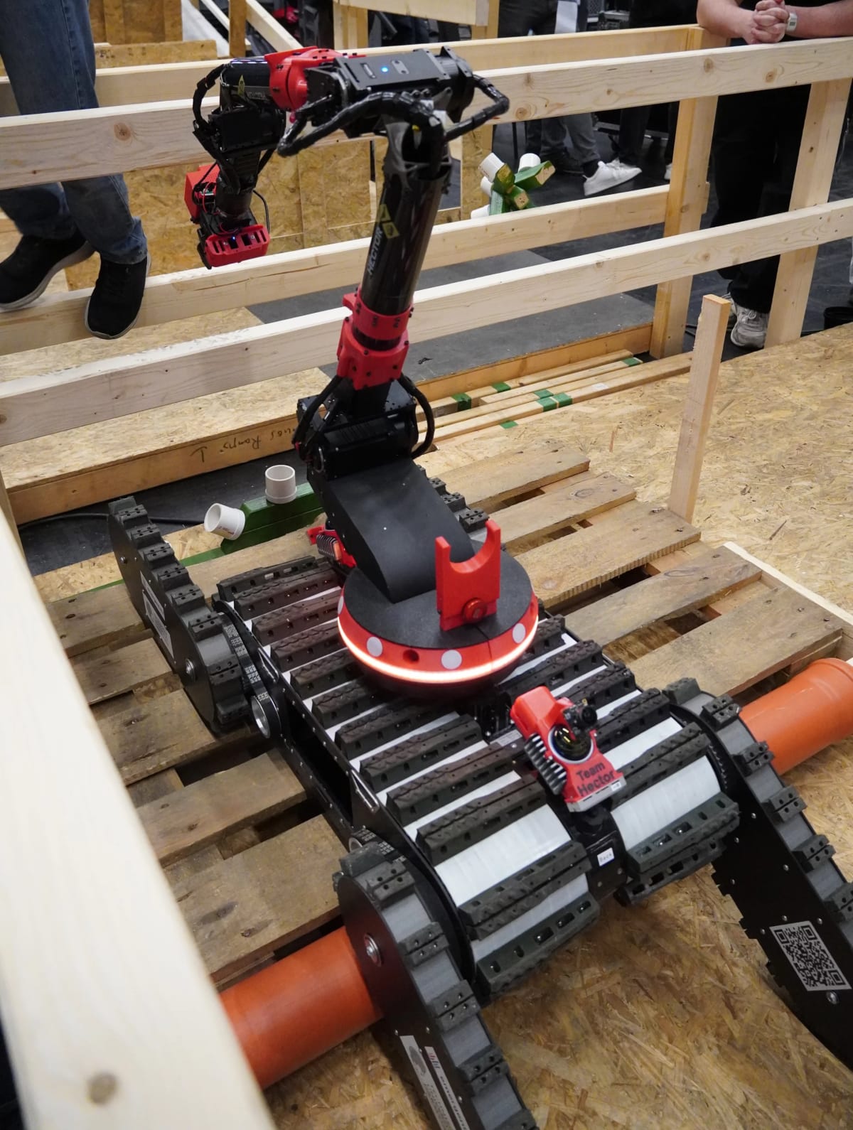 German Rescue Robot Climbs Stairs and Opens Doors Solo - Image 5
