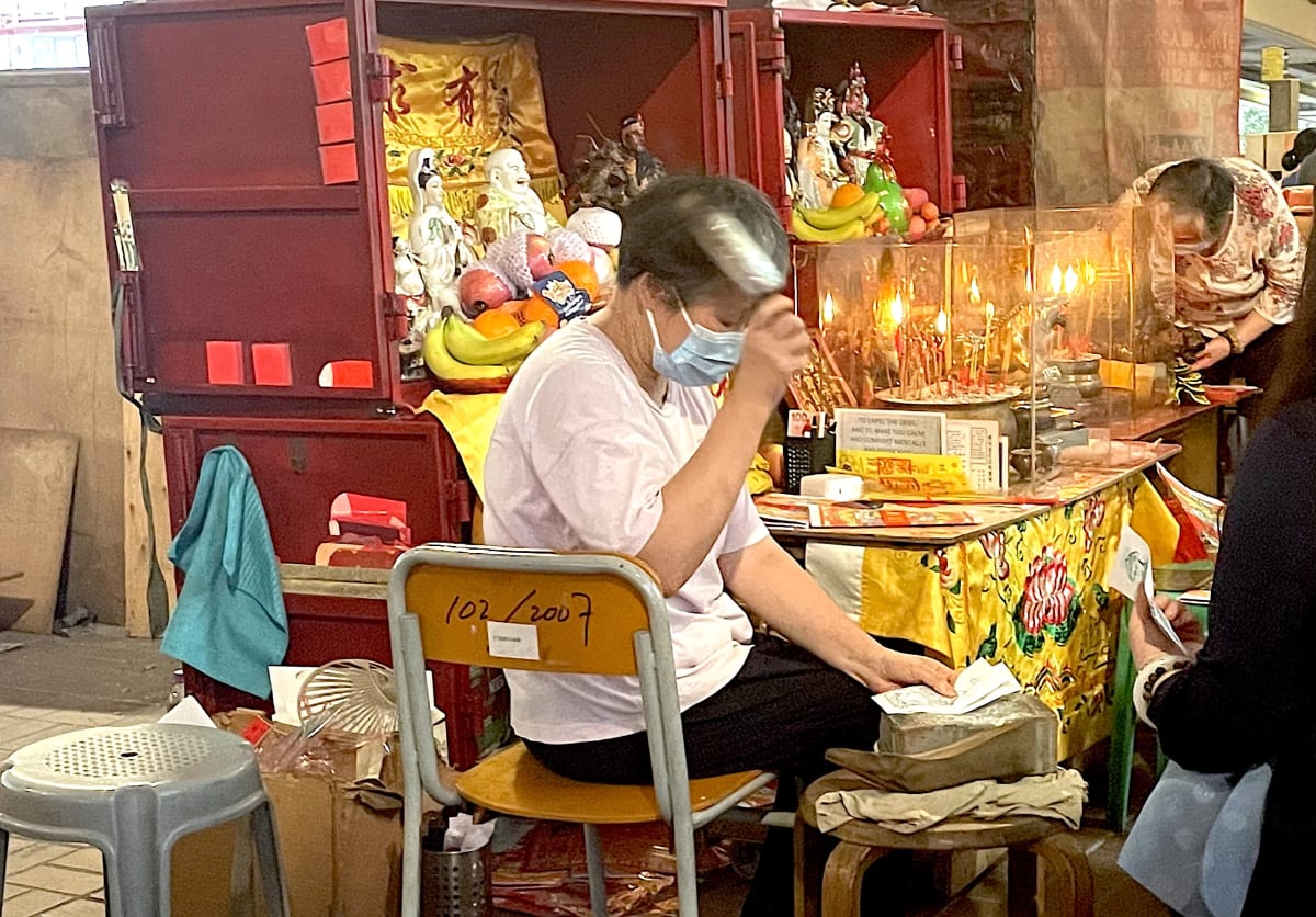 Hong Kong's 'Villain-Hitting' Ritual Helps People Heal - Image 4