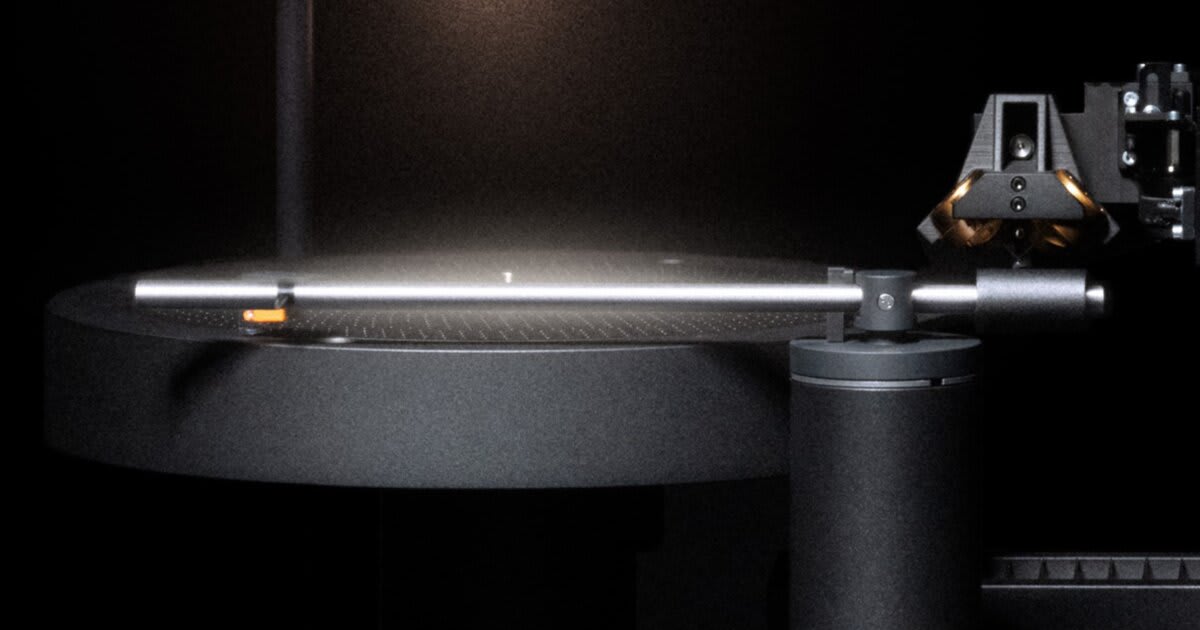 Musicians Can Now Cut Pro Vinyl Records in Their Own Studio