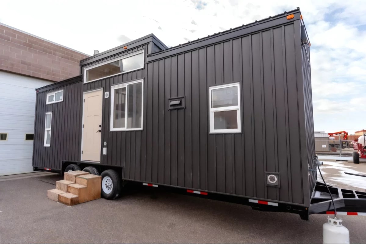 30-Foot Tiny House Fits Two Bedrooms and a Bathtub - Image 3