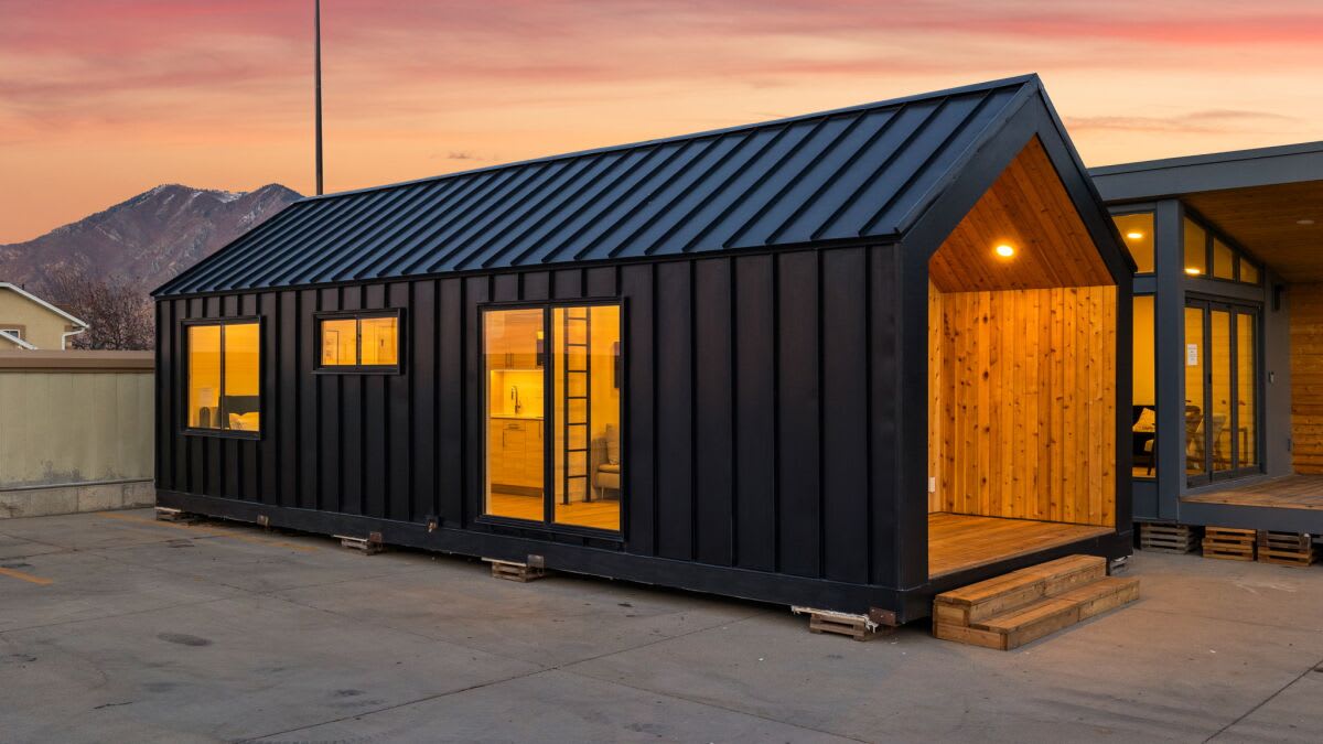 Extra-Wide Tiny House Feels Like a Real Apartment - Image 2