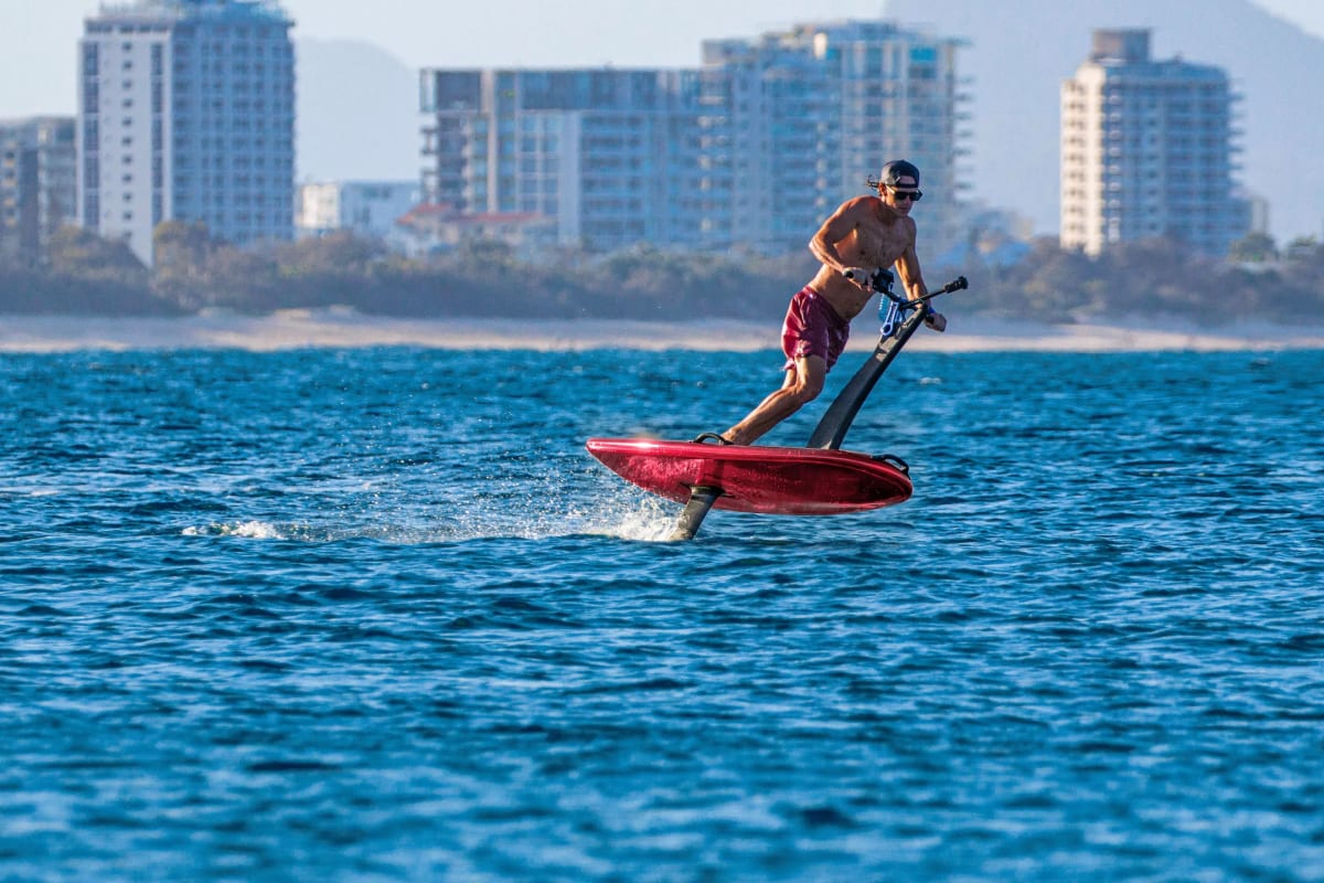 New eFoil Hits 37 MPH and Teaches Beginners to Fly - Image 5