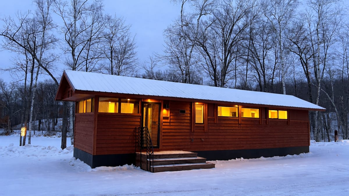 Wisconsin Tiny House Proves Small Living Can Feel Spacious - Image 2
