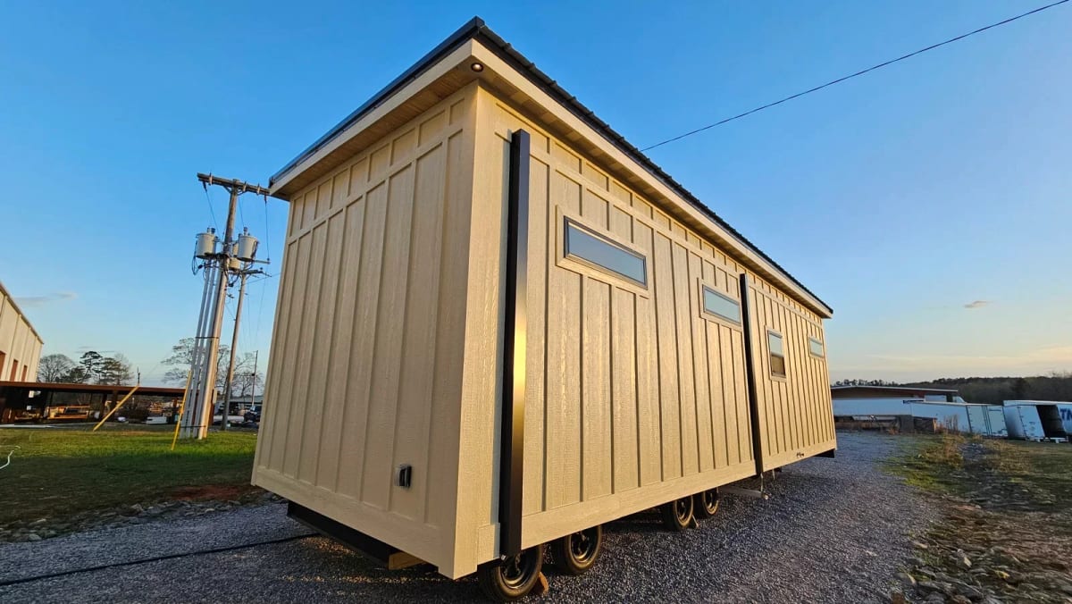 400-Square-Foot Tiny House Feels Like a Real Apartment - Image 5
