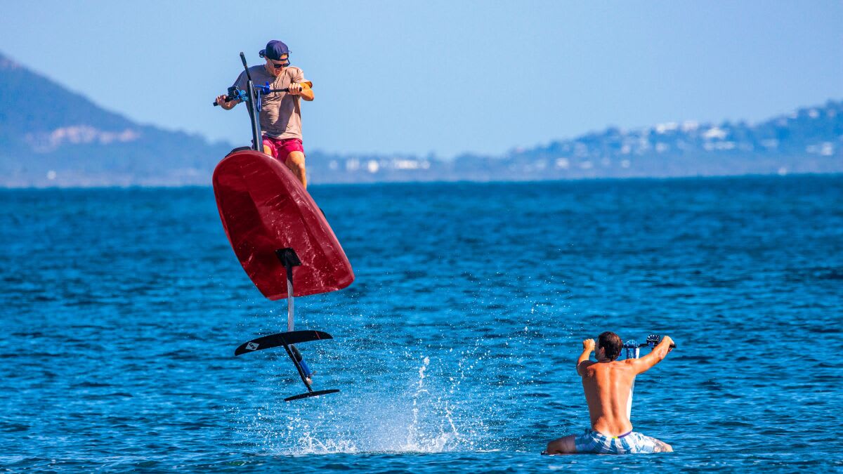 New eFoil Hits 37 MPH and Teaches Beginners to Fly - Image 2