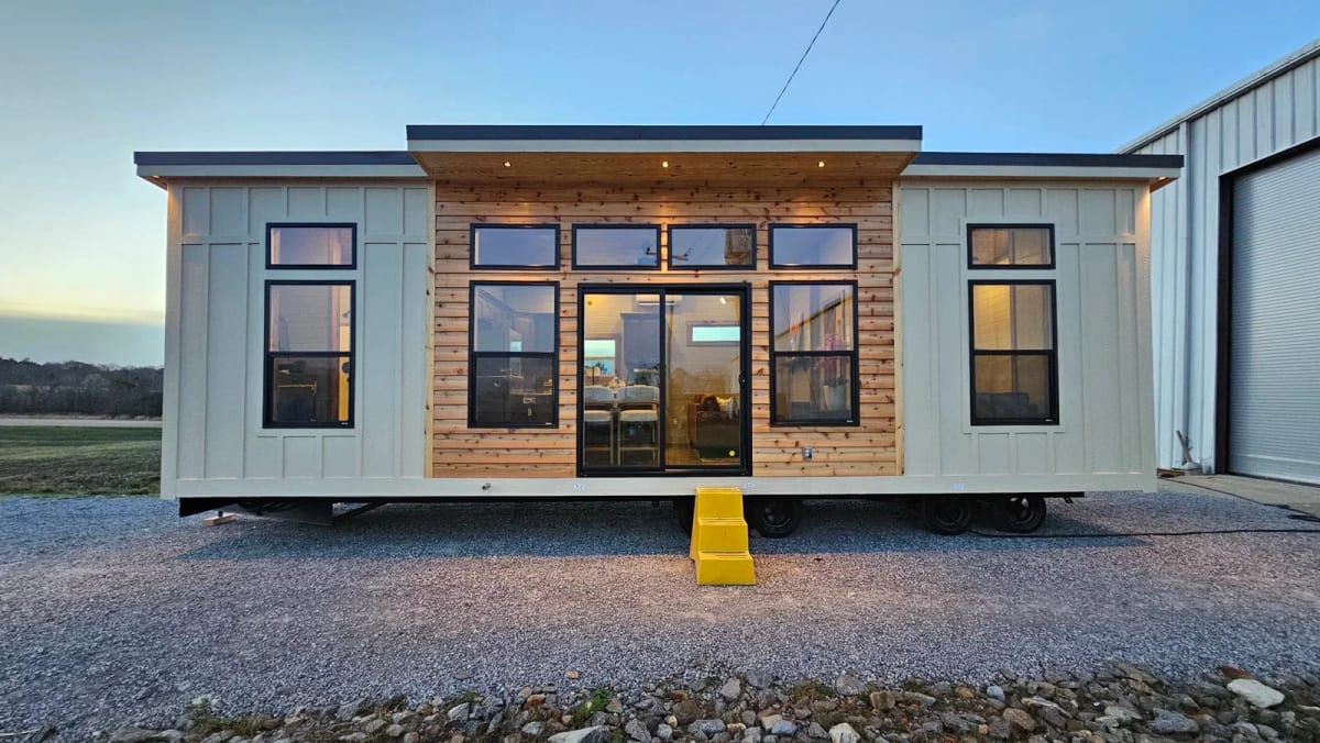 400-Square-Foot Tiny House Feels Like a Real Apartment - Image 4