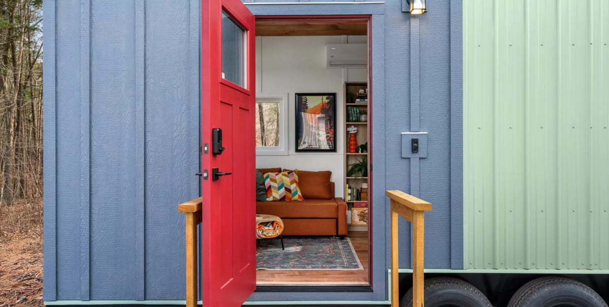 Extra-Wide Tiny House Sleeps Five With Room to Spare - Image 5