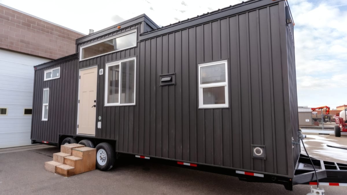 30-Foot Tiny House Fits Two Bedrooms and a Bathtub - Image 2
