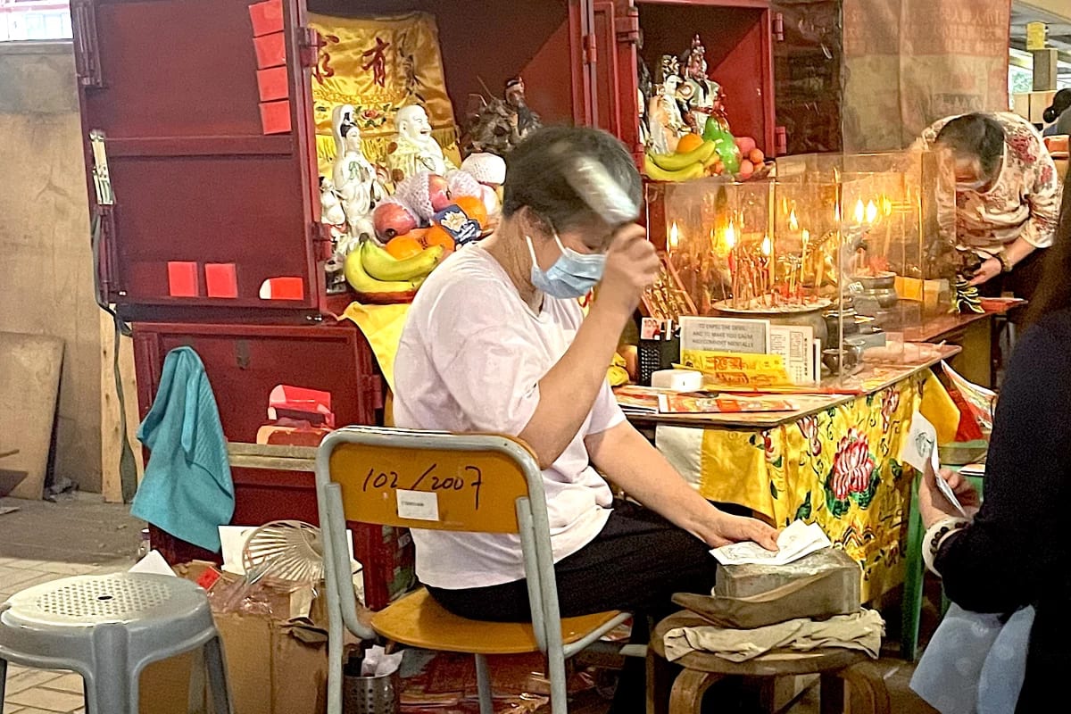 Hong Kong's 'Villain-Hitting' Ritual Helps People Heal - Image 3