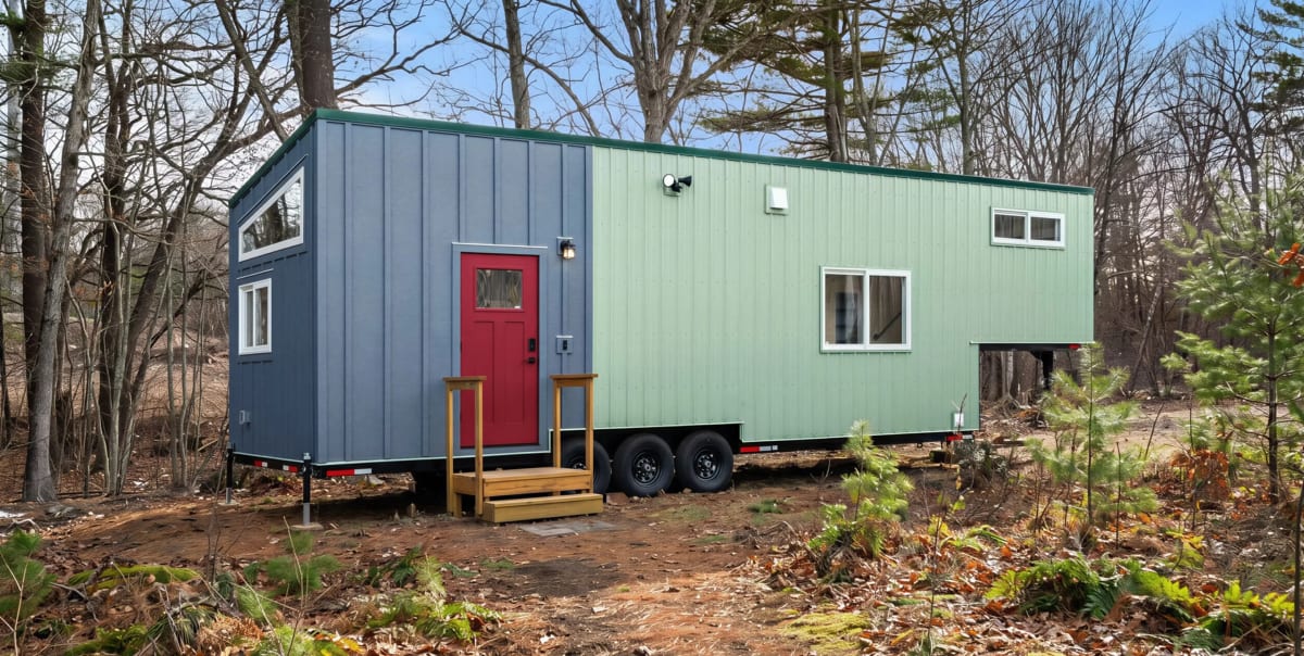 Extra-Wide Tiny House Sleeps Five With Room to Spare - Image 4