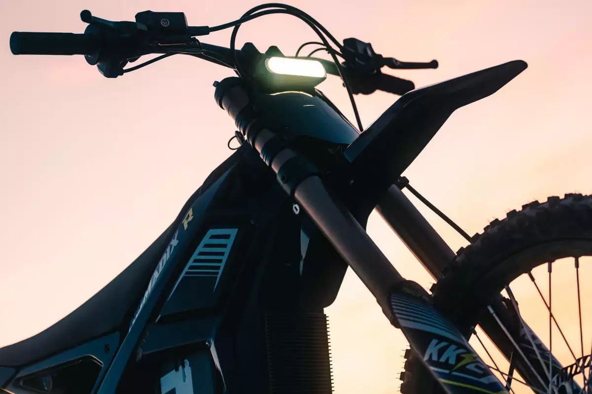 Electric Dirt Bike Hits 70 MPH for Just $2,500 - Image 3