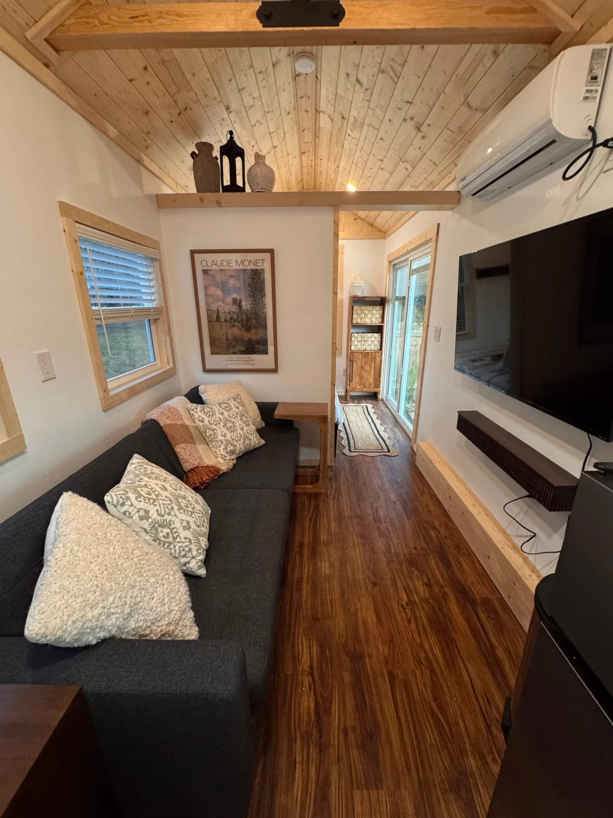 32-Foot Tiny House Brings Apartment Comfort to Small Living - Image 5