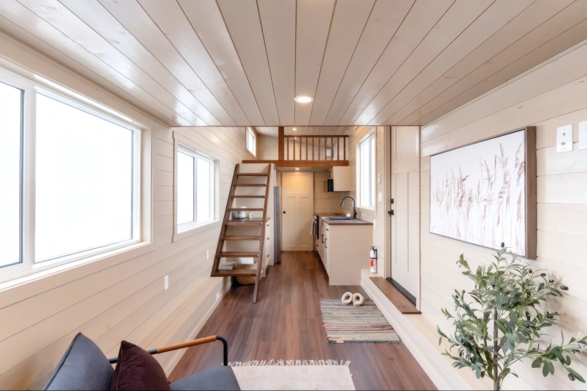 30-Foot Tiny House Fits Two Bedrooms and a Bathtub - Image 5