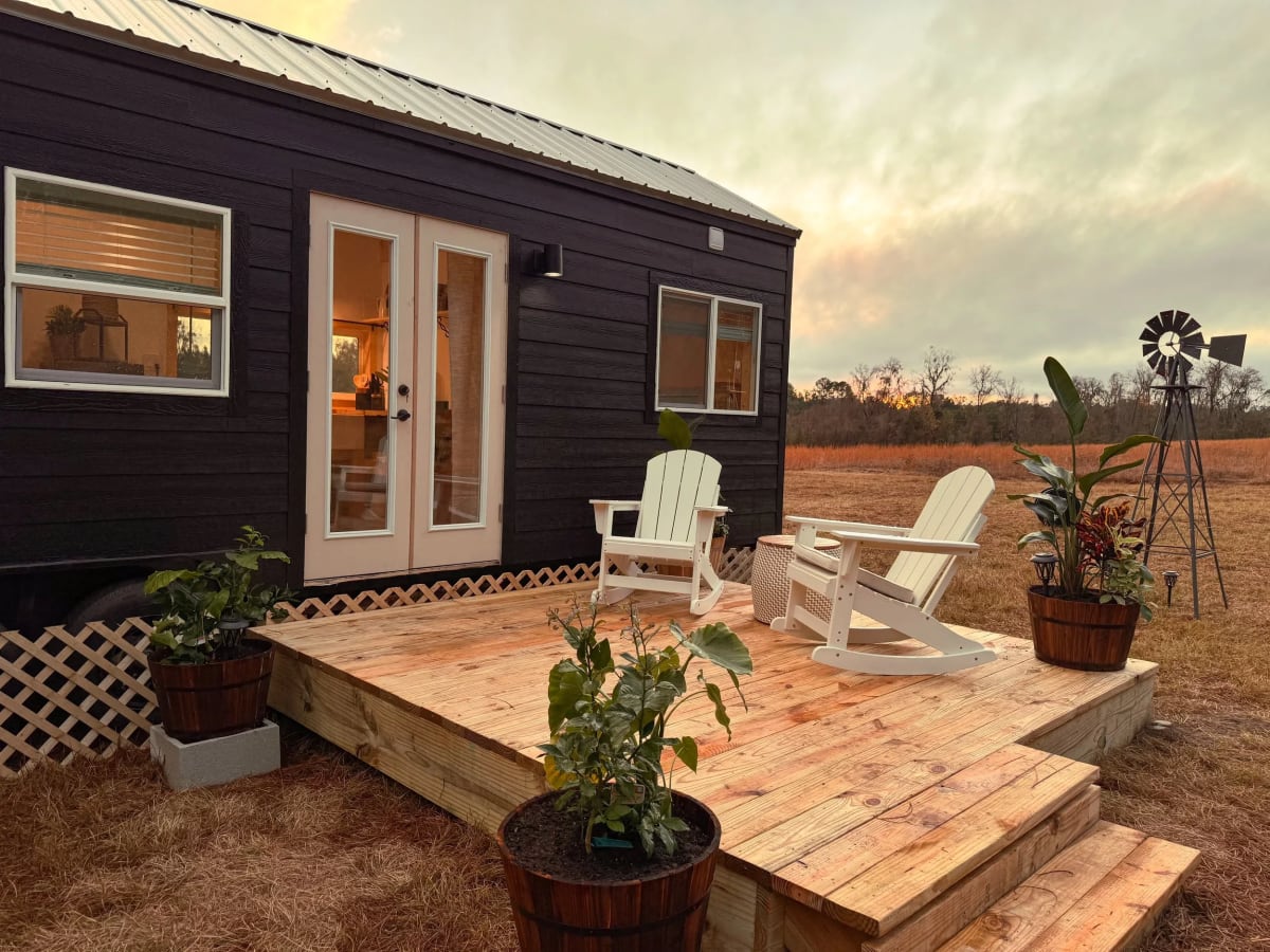 32-Foot Tiny House Brings Apartment Comfort to Small Living - Image 4