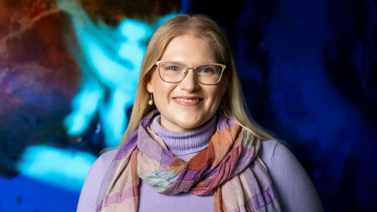 Teen Changes Surname After Divorce, Transforms Her Future