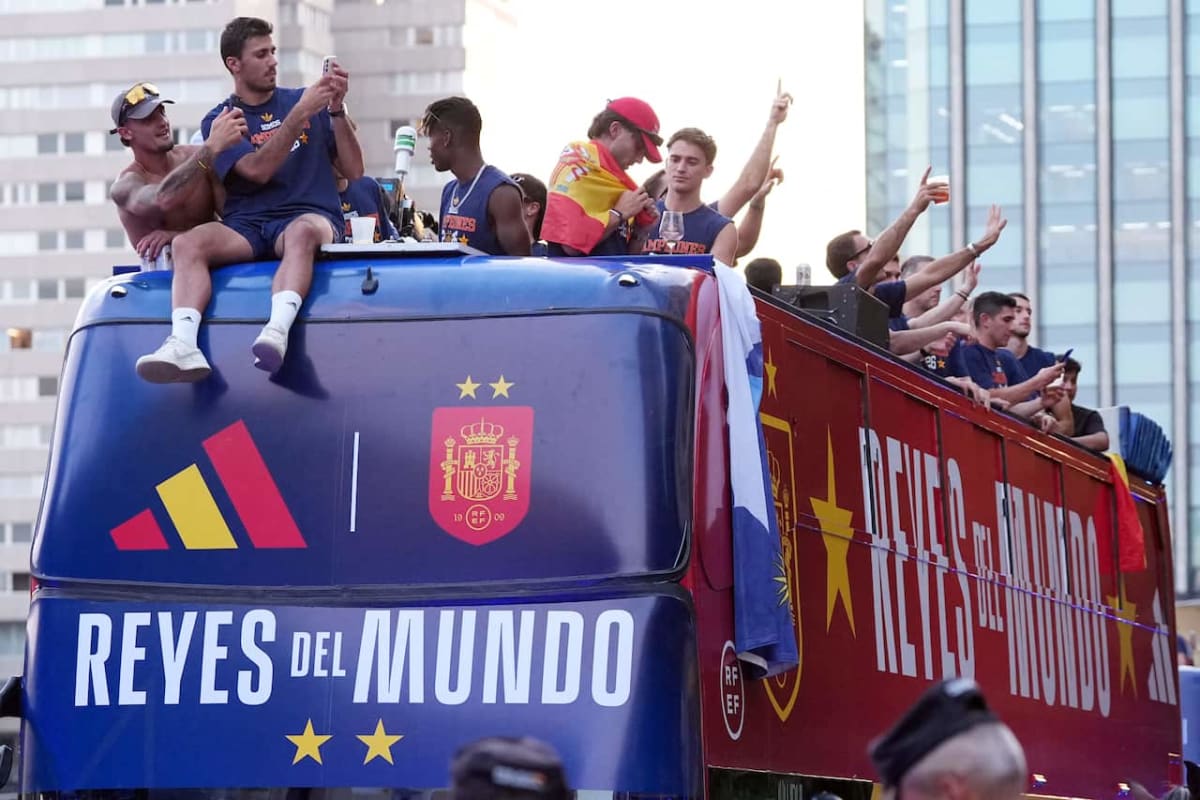 Spain's World Cup Winners Parade Before 2 Million Fans - Image 3