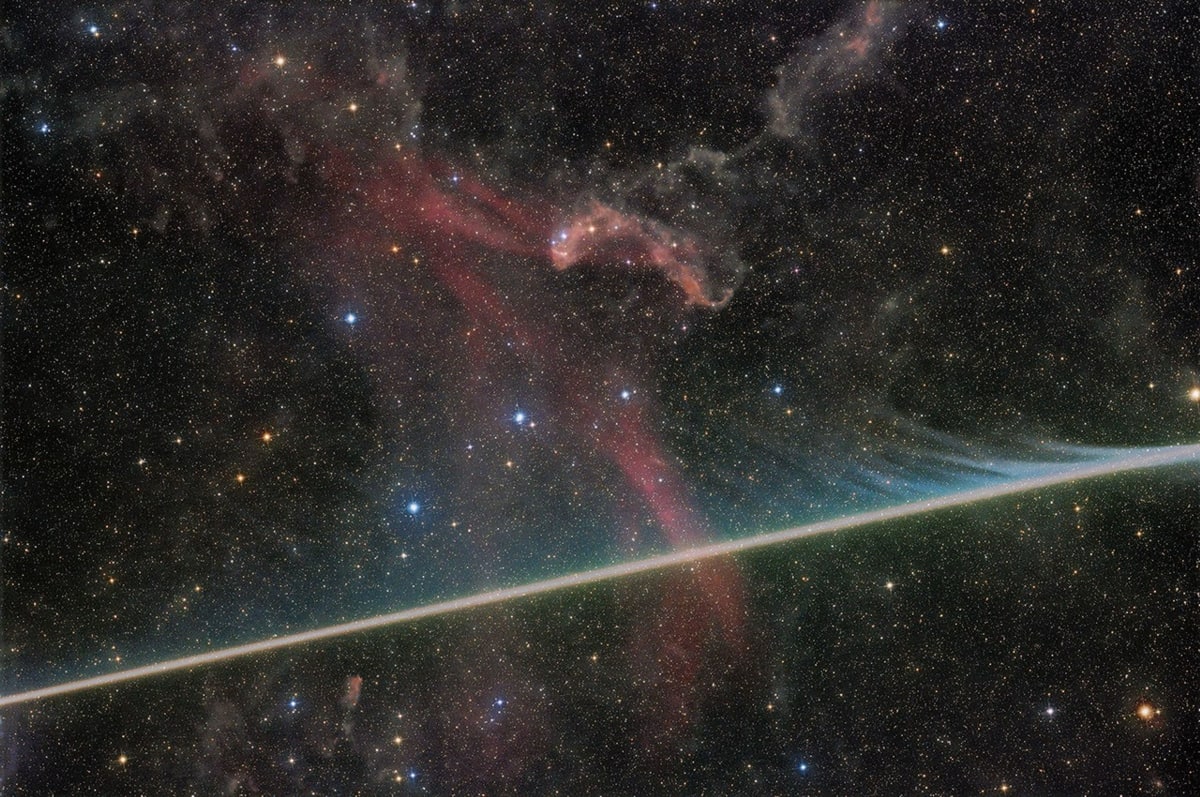 Meteor Photobombs Nebula as August Brings Triple Showers - Image 2