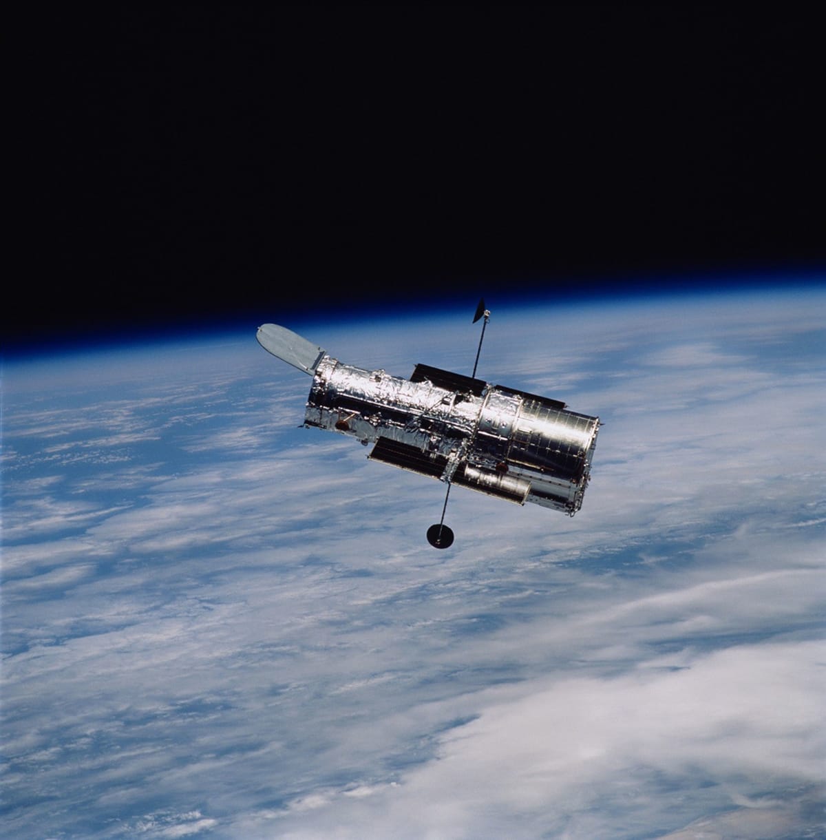Hubble Captures 500,000 Stars in Stunning Cosmic Display - Image 4