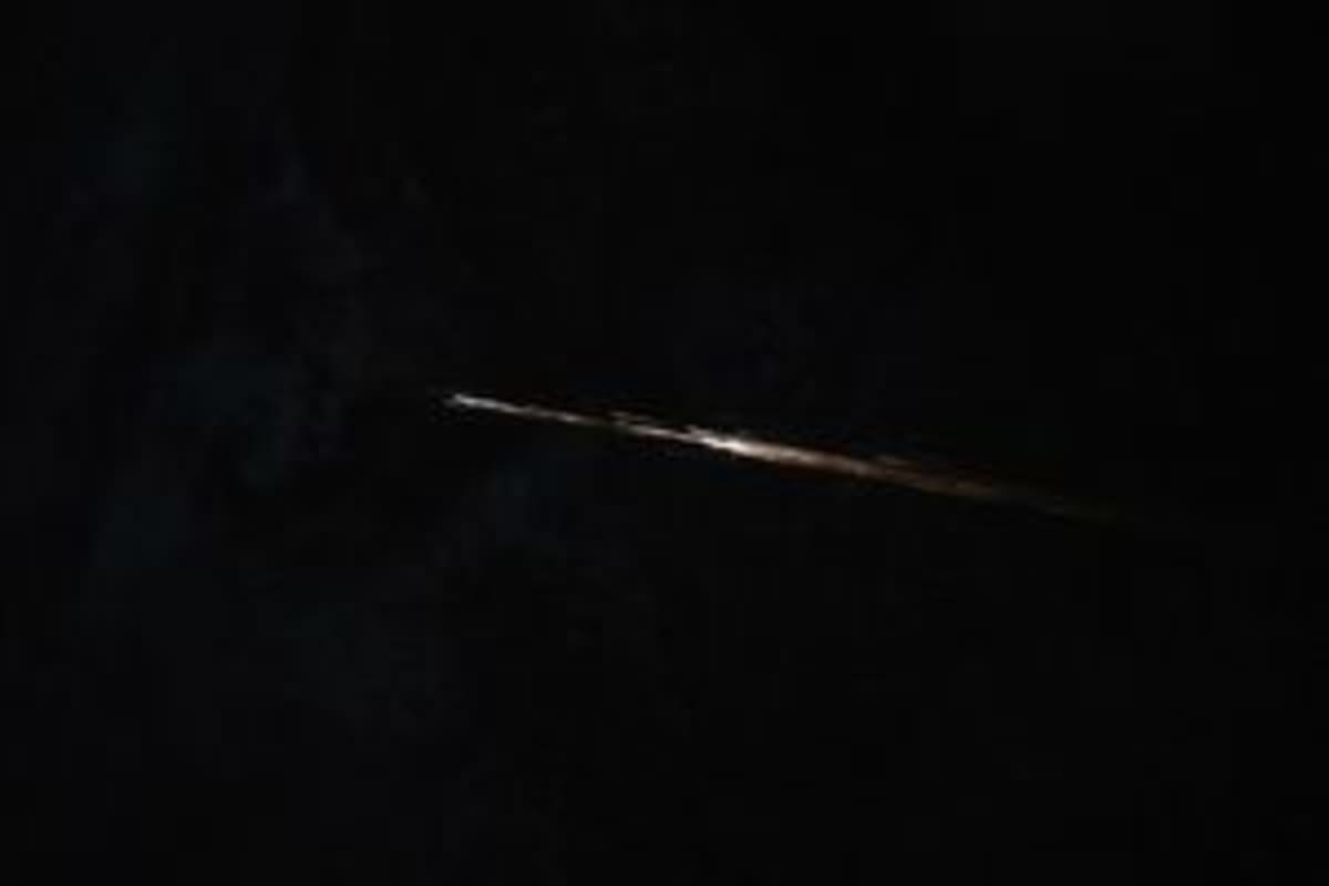 Artemis II Crew Captures Stunning Moonlit View of Earth - Image 5