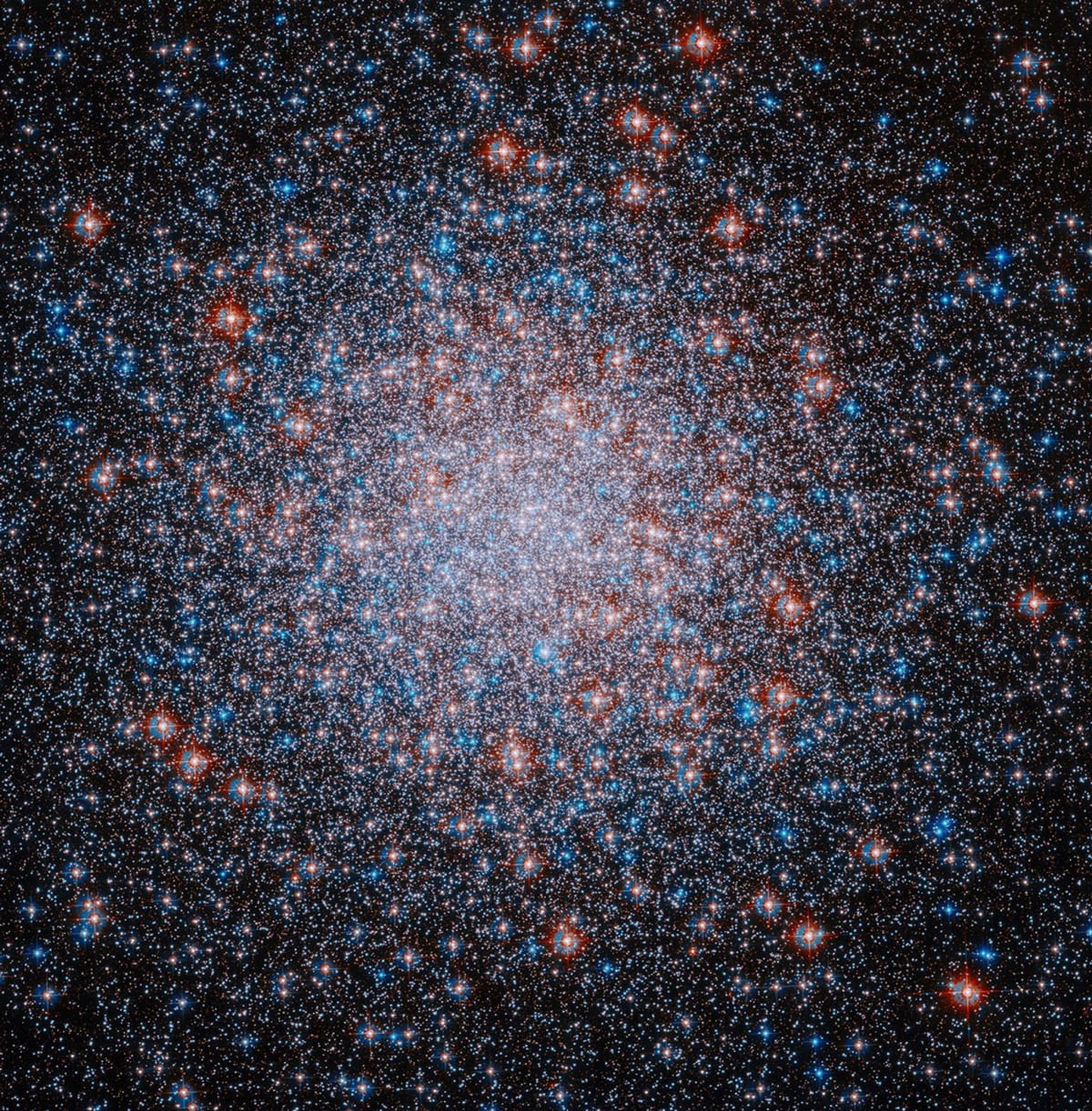 Hubble Captures 500,000 Stars in Stunning Cosmic Display - Image 3
