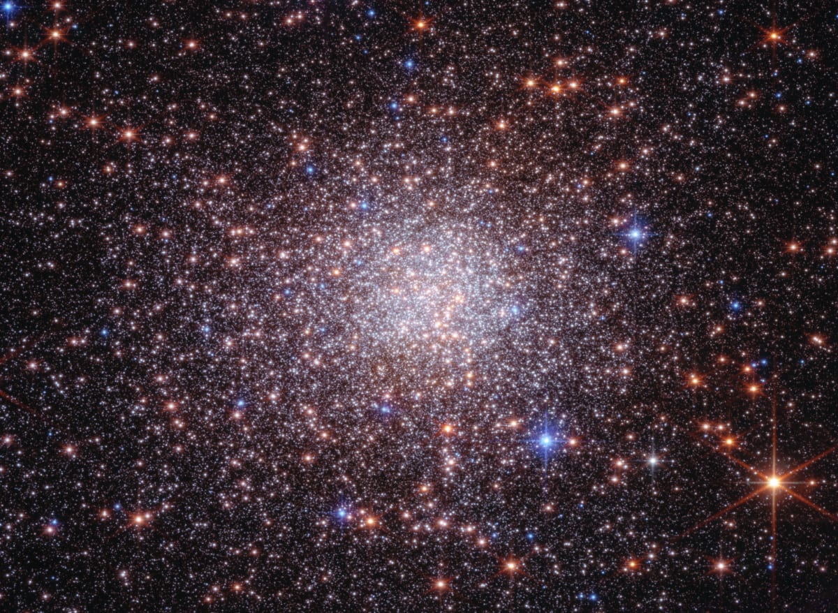 Webb and Hubble Reveal Ancient 4-Generation Star System - Image 2