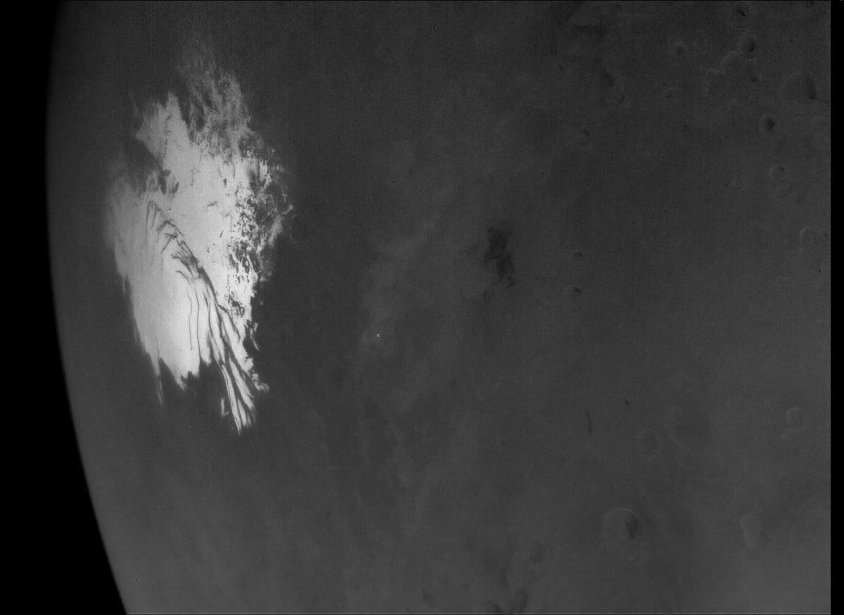 NASA's Psyche Captures Sharpest View of Mars Ice Cap - Image 2