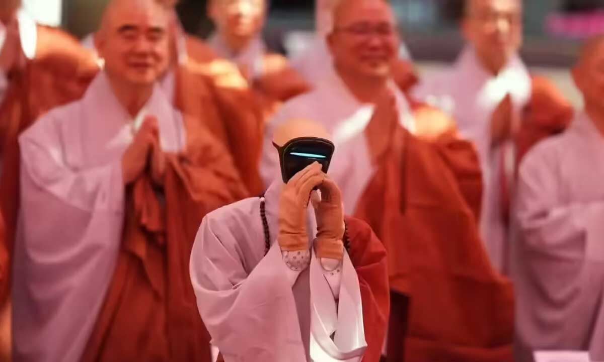 Robot Monk Gabi Joins Buddhist Ceremony in Seoul Temple