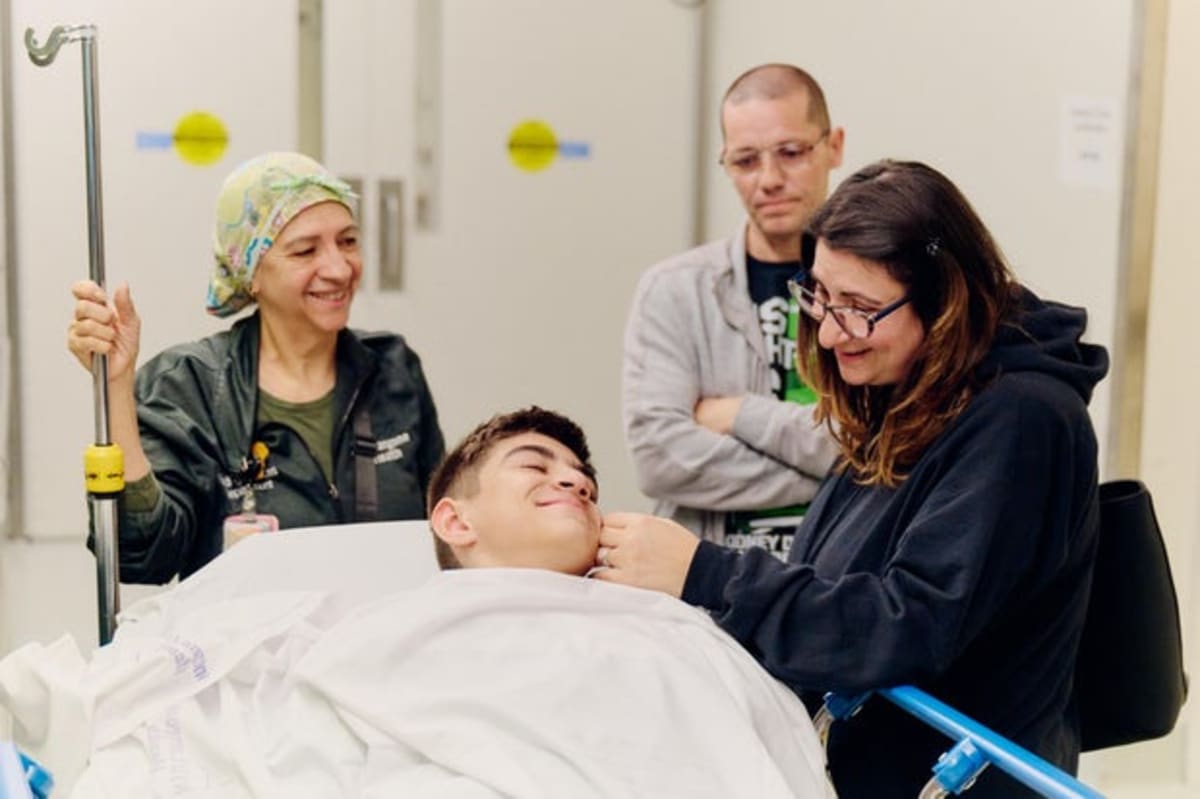 Dad Donates Kidney to 13-Year-Old Stranger on Long Island - Image 4