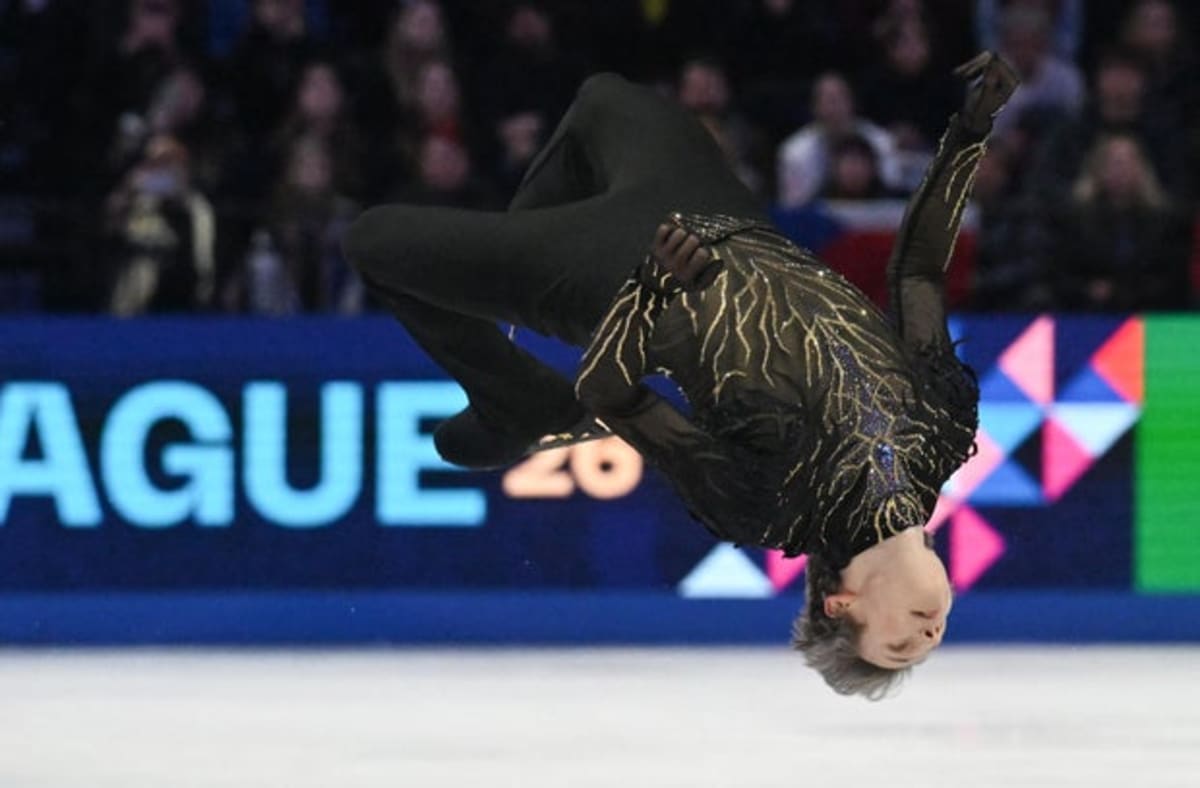 Ilia Malinin Rebounds from Olympic Disappointment to Win 3rd World Title - Image 4