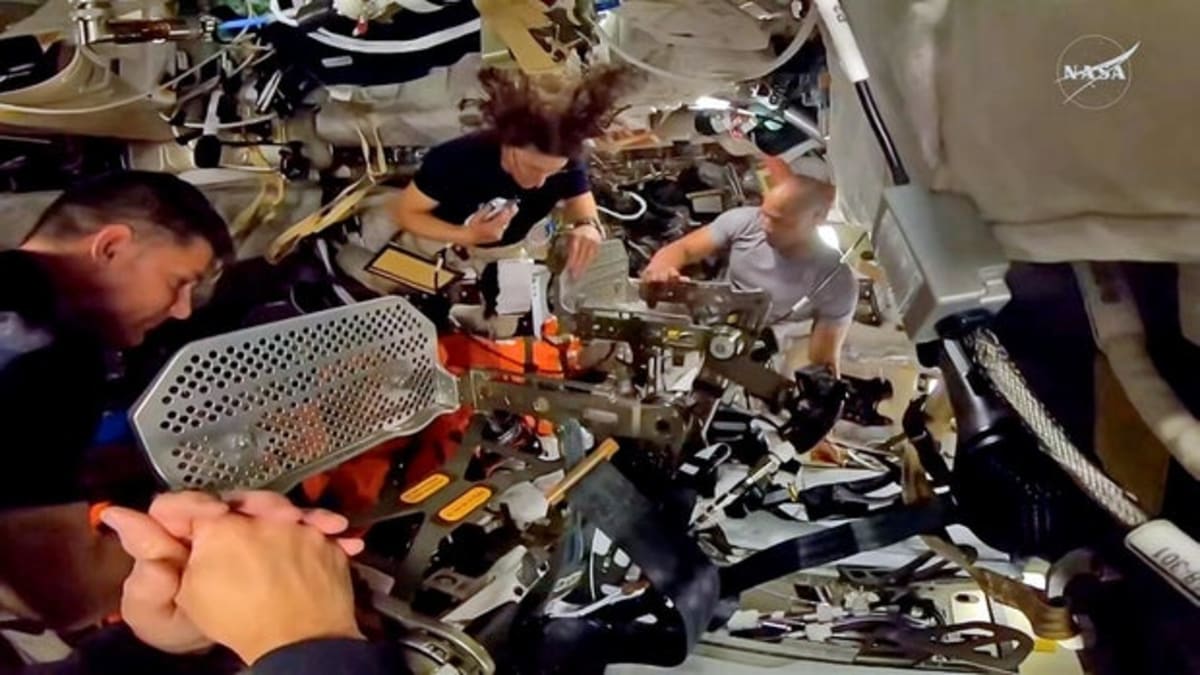 Artemis II Crew Celebrates Easter 213,000 Miles from Earth - Image 3