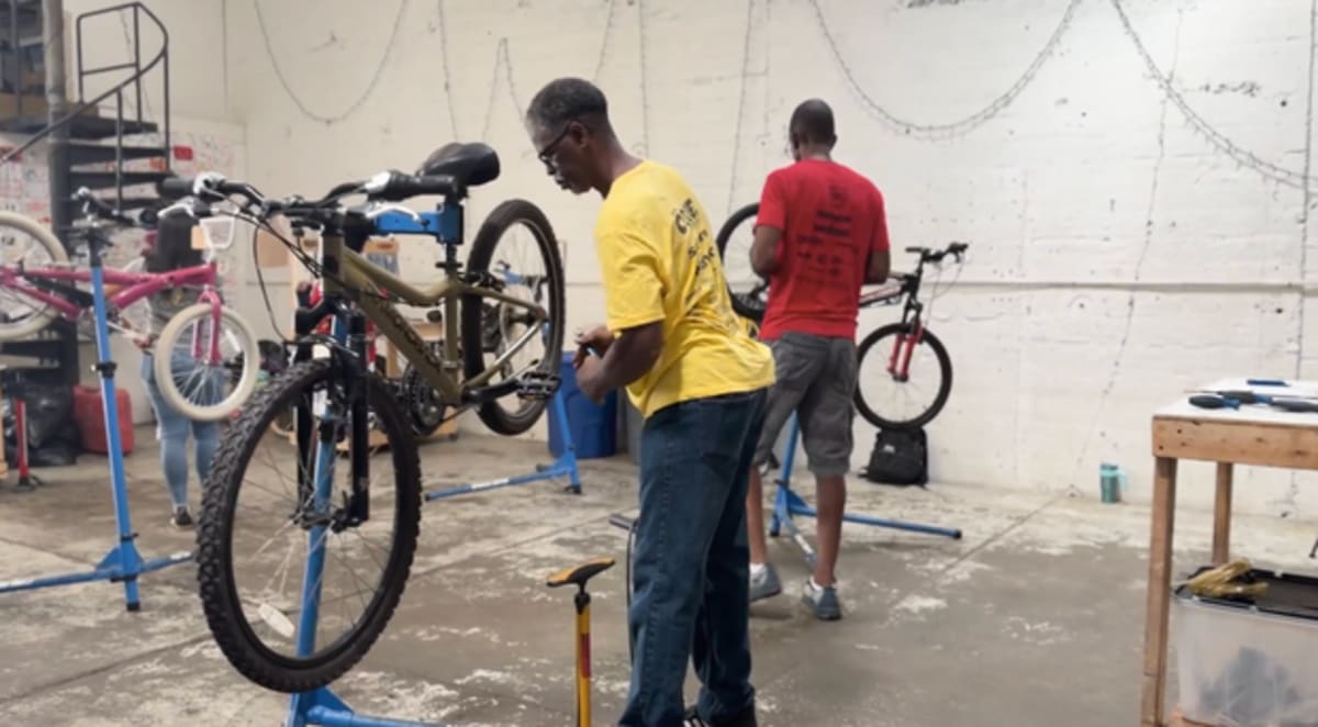 Atlanta Volunteers Give 1,200 Kids Free Bikes Each Year - Image 2