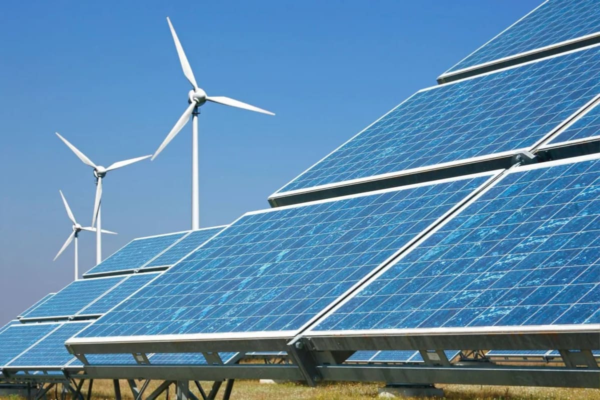 Global Renewables Hit Record 692 GW in 2025