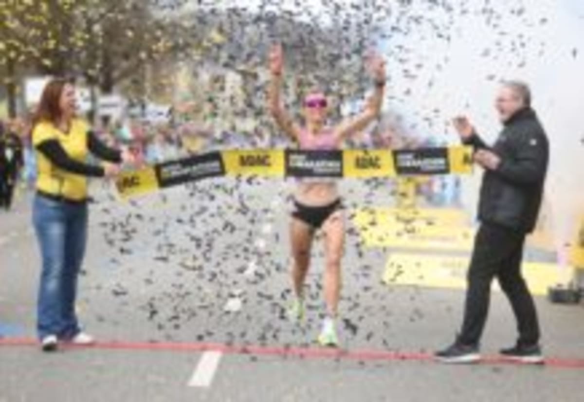 Italian Runner Makes History at Paris Marathon - Image 2