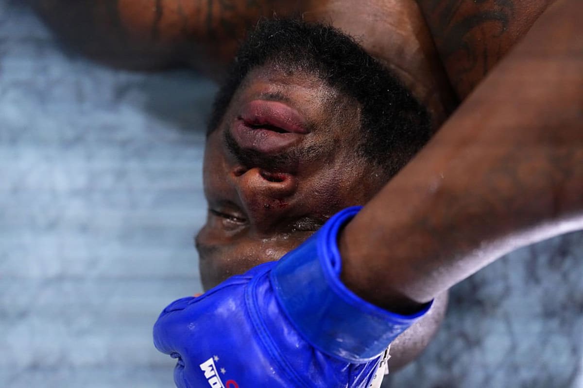 UFC Fighter Proposes in Ring After White House Win - Image 4