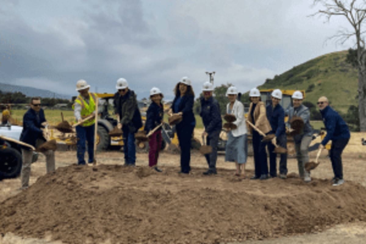 San Luis Obispo Celebrates Volunteers With Earth Day Events - Image 5