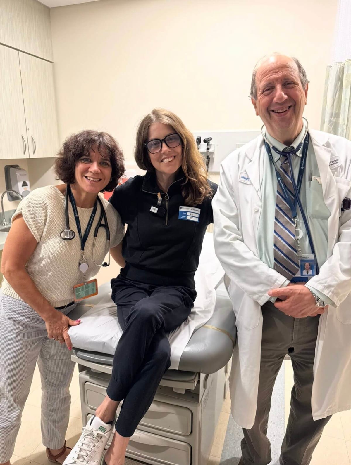 Marathon runner Mary Shertenlieb smiling with medical team at Dana-Farber Cancer Institute