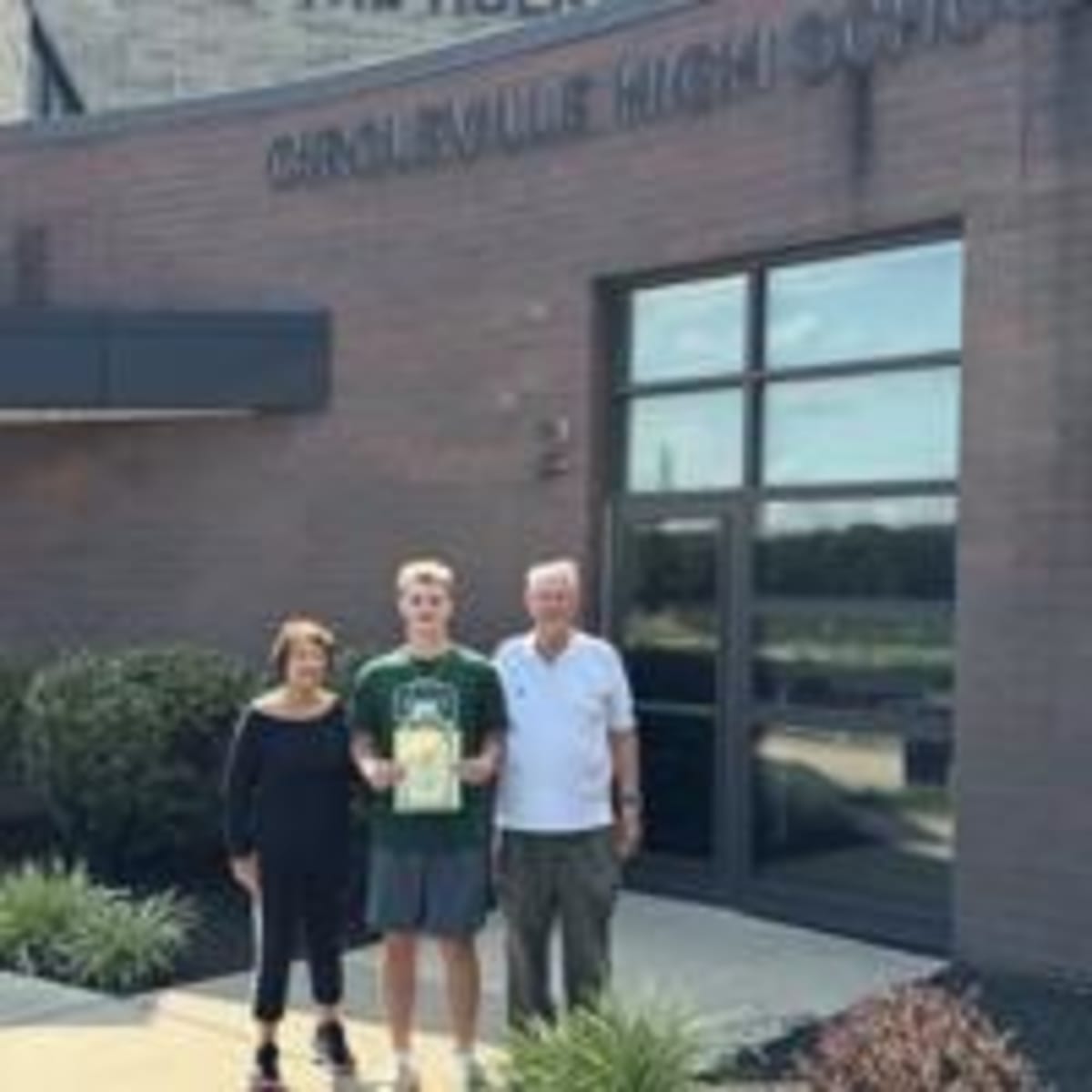 Circleville Student Wins Scholarship After 20 Years of Giving