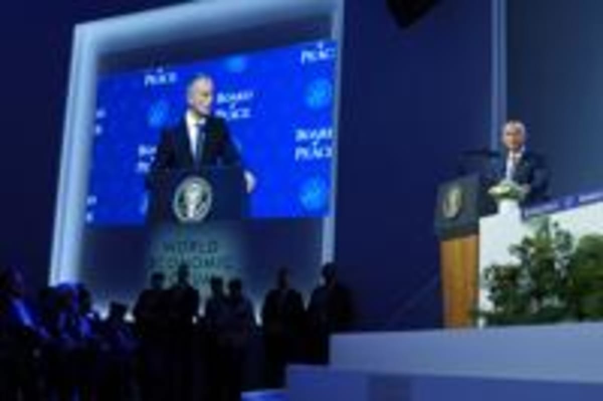 90 Volunteers Clean Route 66 Landmark Ahead of Centennial - Image 3