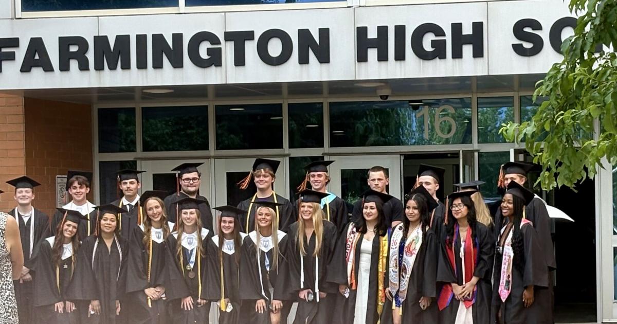 Farmington High Class of 2026 Graduates 400+ Students