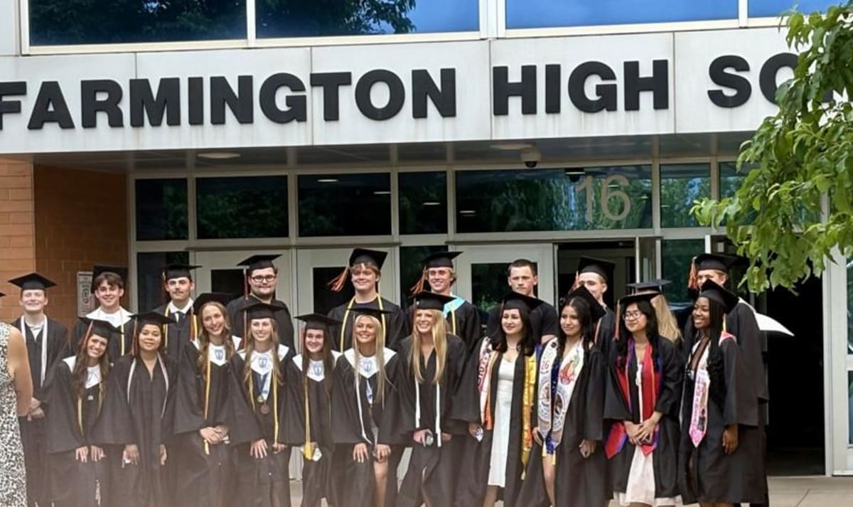 Farmington High Class of 2026 Graduates 400+ Students - Image 5