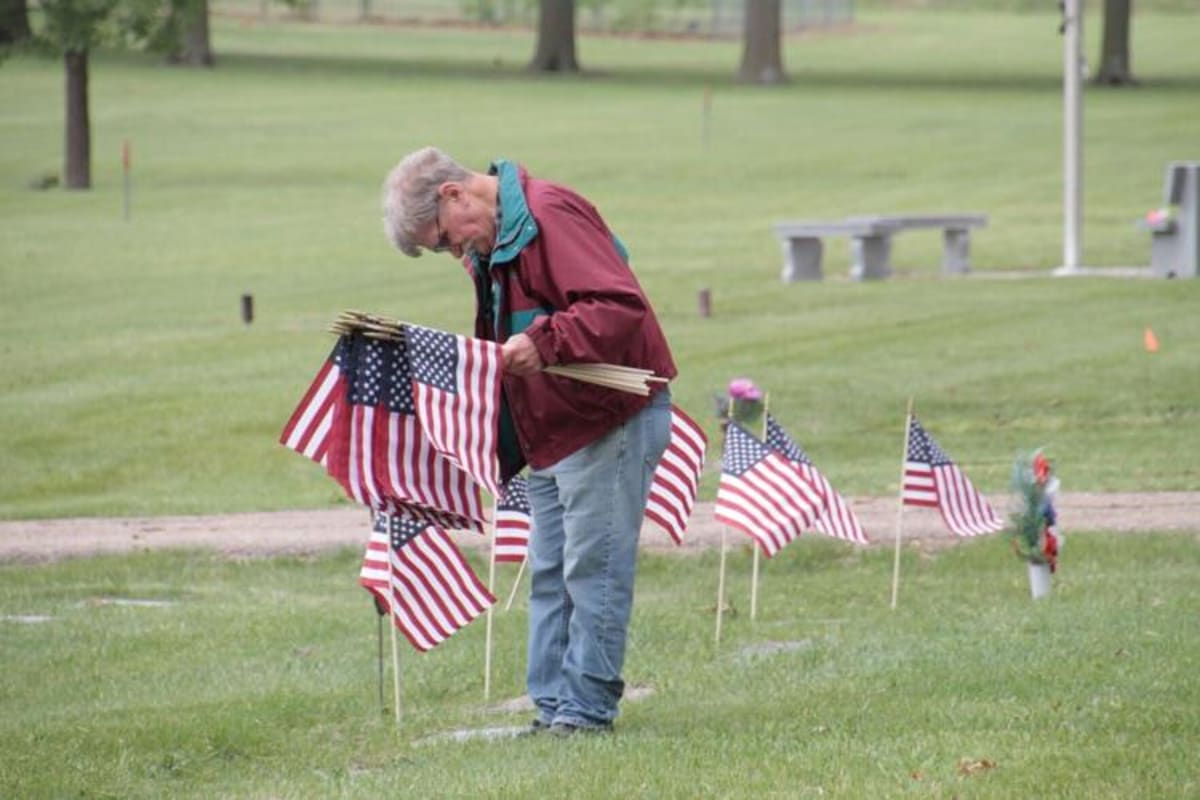 Nebraska Town Plants 5,000 Flags to Honor Veterans - Image 3