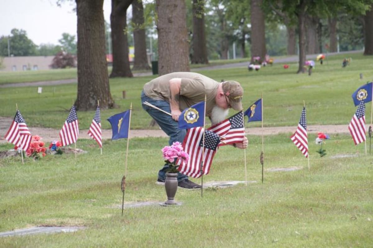Nebraska Town Plants 5,000 Flags to Honor Veterans - Image 4