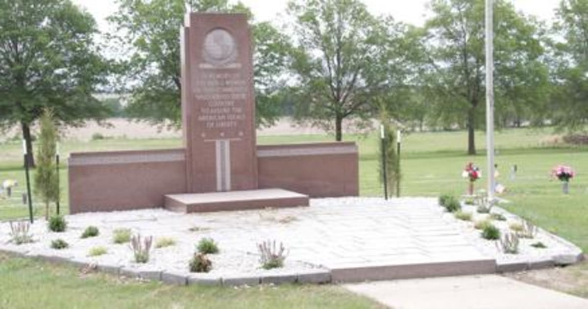 Nebraska Town Plants 5,000 Flags to Honor Veterans - Image 2