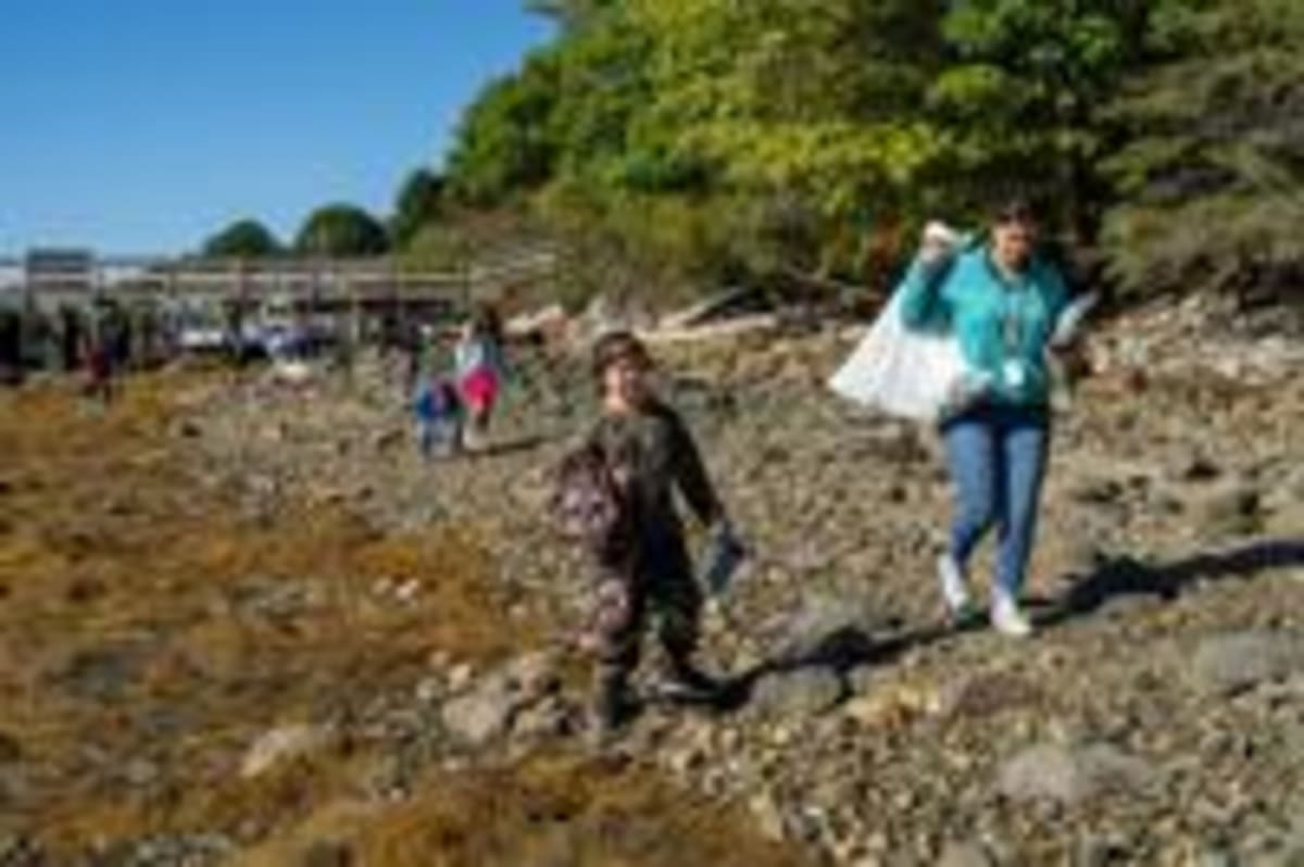 52 Students Haul 238 Pounds of Trash From Maine Coast - Image 2