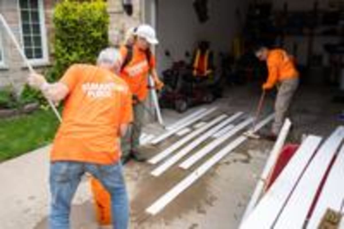 60 Volunteers Deploy to Help 800 Homes After Lincoln Flood - Image 4